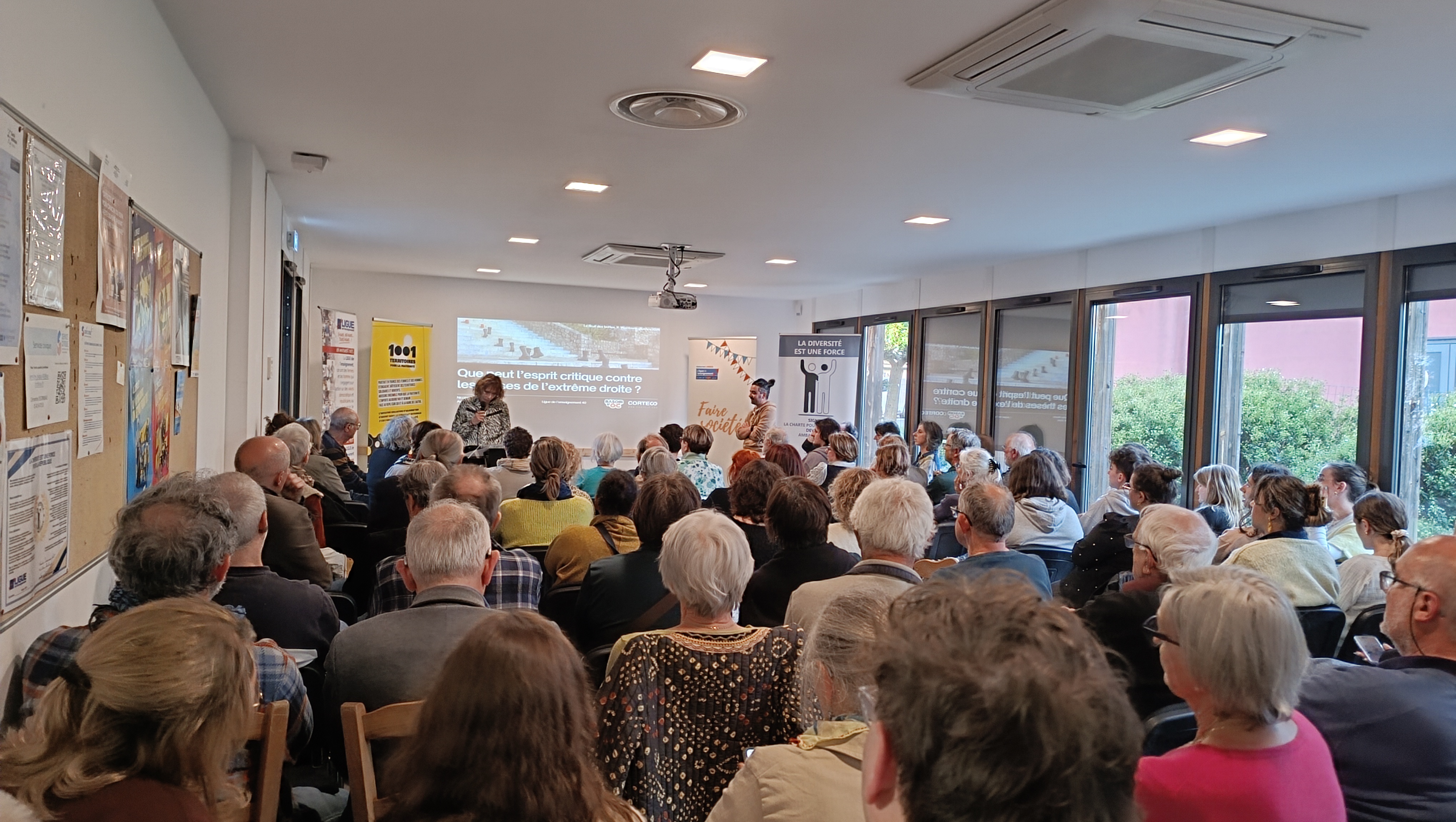 Belle affluence en cette soirée conférence